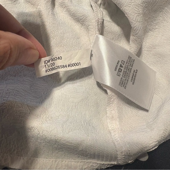 Express Women’s Elegant White Textured Peplum Puff Sleeves Sleeve Top SZ M - Picture 7 of 9